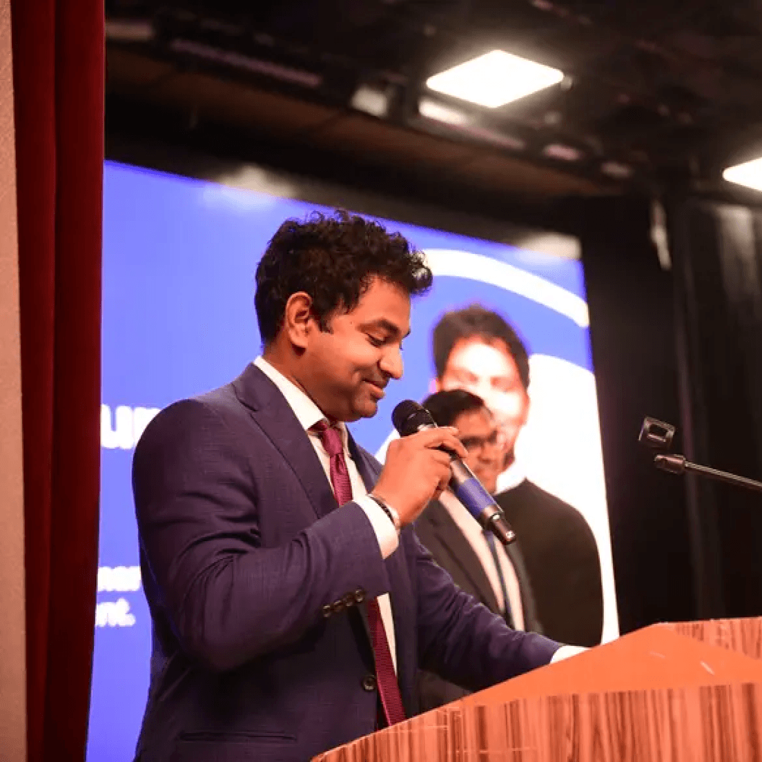 Rathnakumar Udaykumar (R.K.) speaking on stage